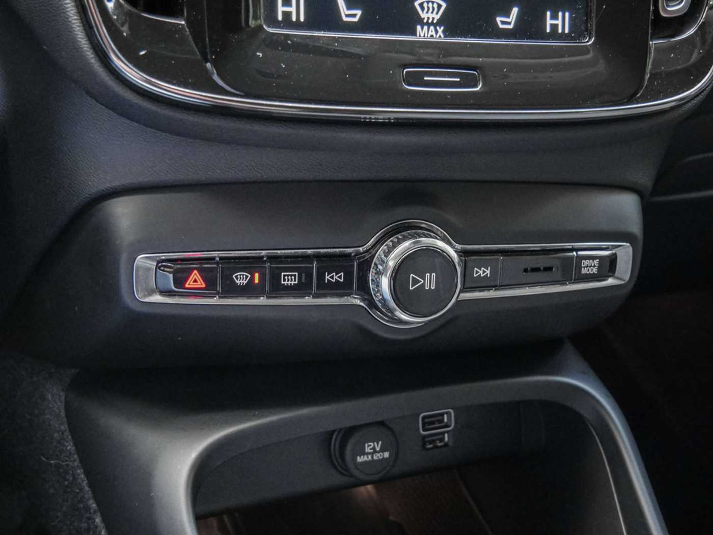 Volvo  T3 Momentum Pro Automatik *Kamera*PDC*Pilot-Assist
