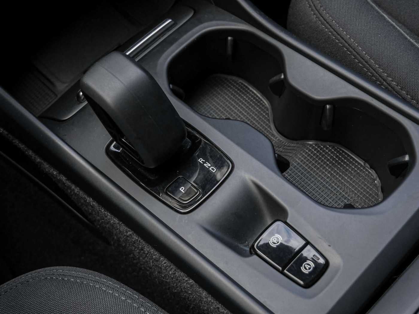 Volvo  T3 Momentum Pro Automatik *Kamera*PDC*Pilot-Assist