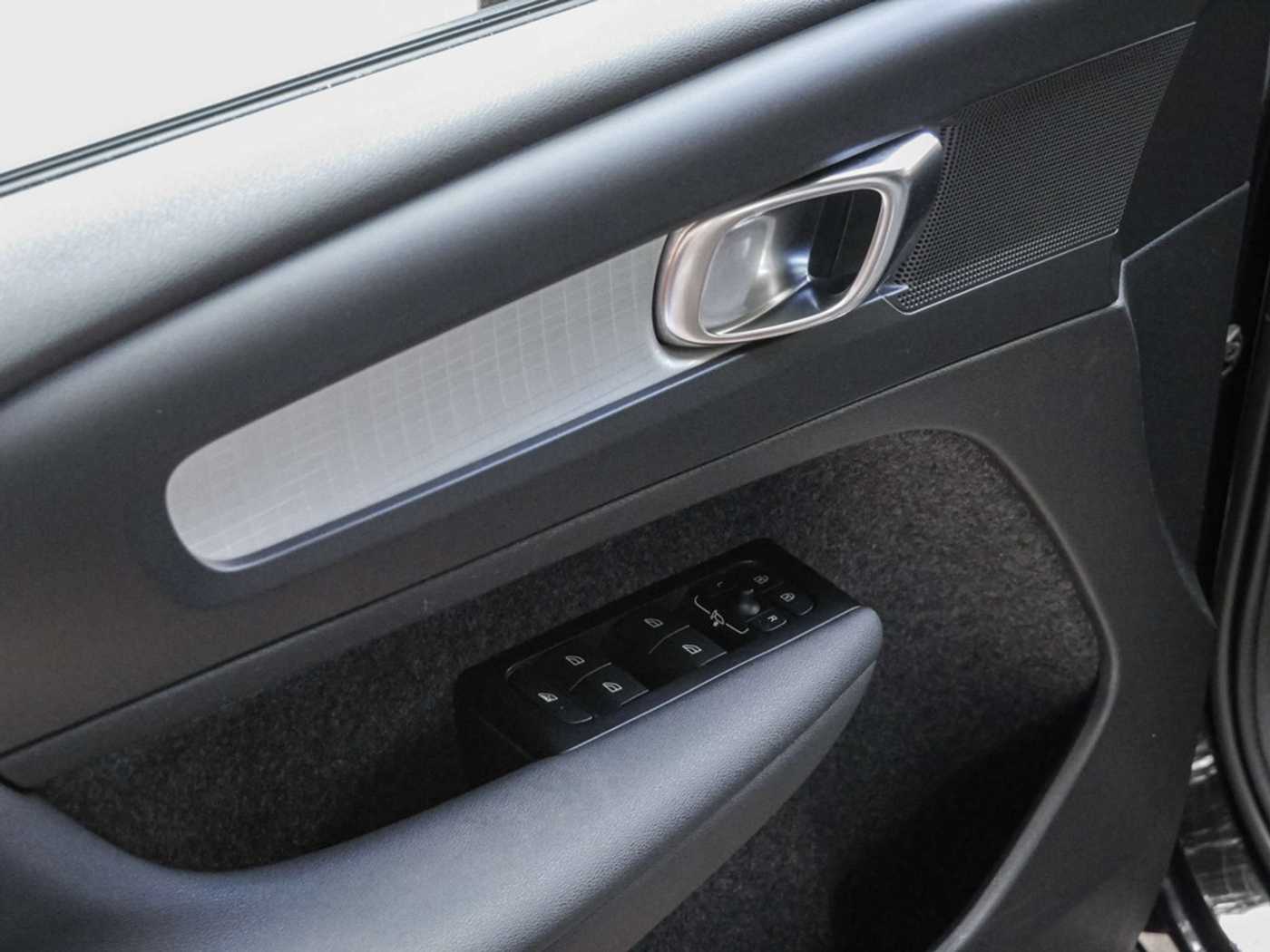 Volvo  T3 Momentum Pro Automatik *Kamera*PDC*Pilot-Assist