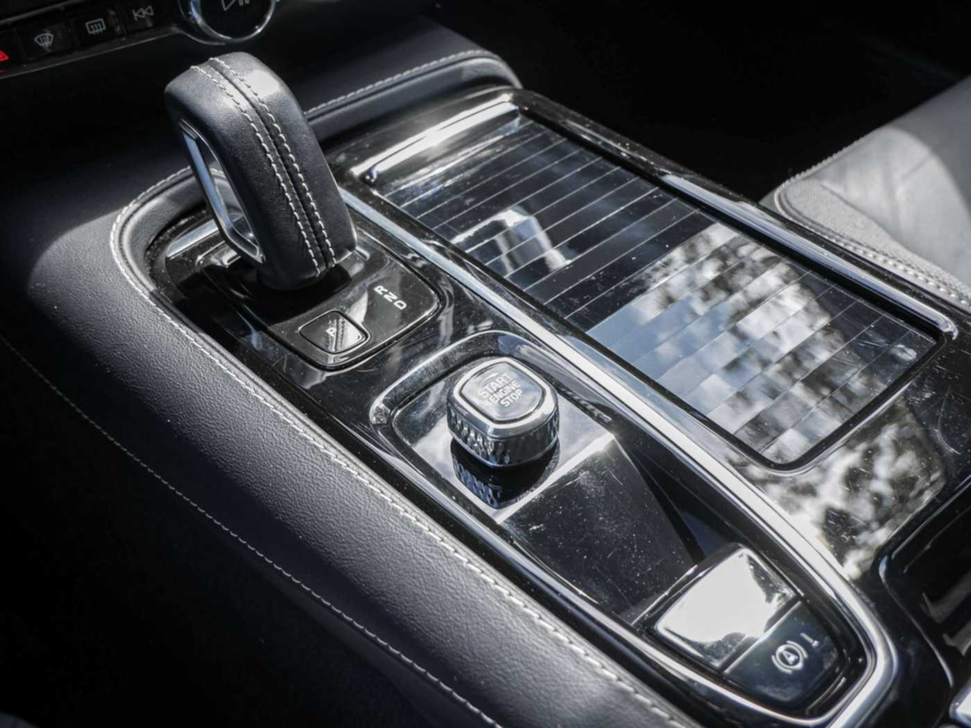 Volvo  T6 Recharge Plug-In Hybrid AWD R-Design