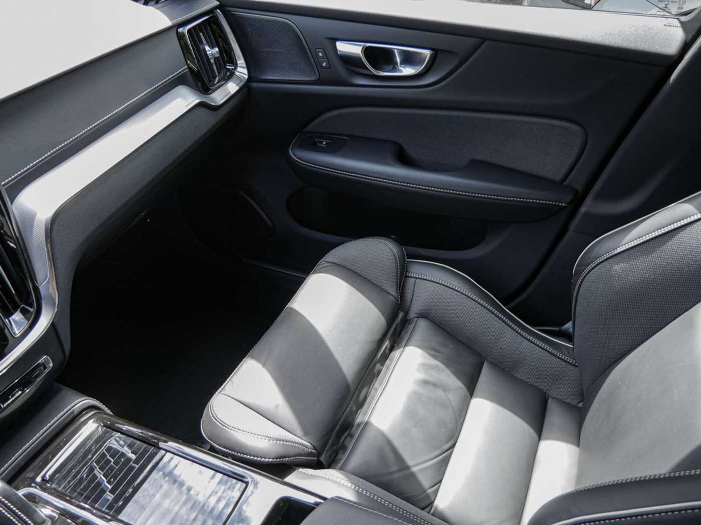 Volvo  T6 Recharge Plug-In Hybrid AWD R-Design