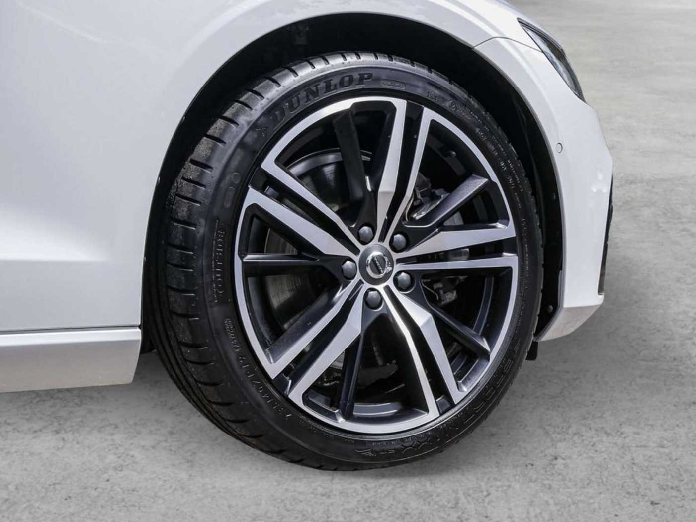 Volvo  T6 Recharge Plug-In Hybrid AWD R-Design