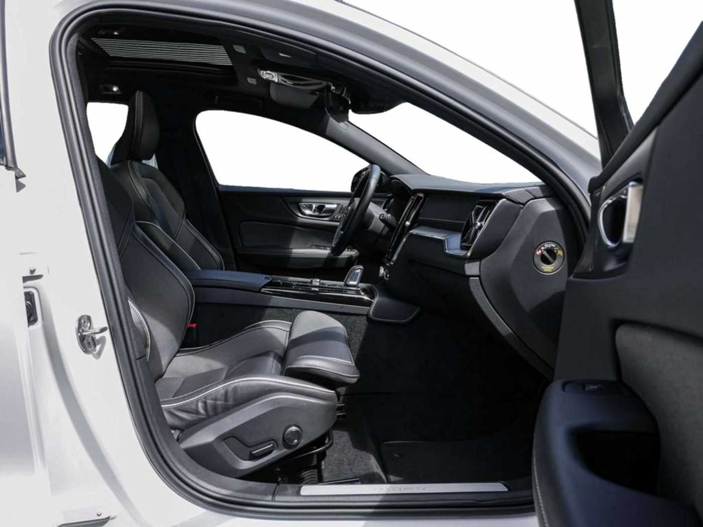 Volvo  T6 Recharge Plug-In Hybrid AWD R-Design