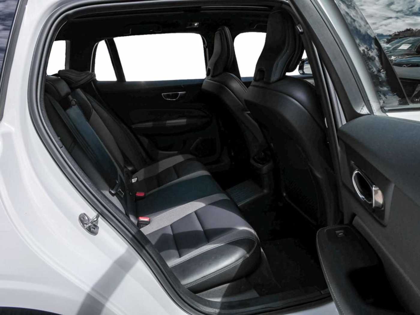 Volvo  T6 Recharge Plug-In Hybrid AWD R-Design