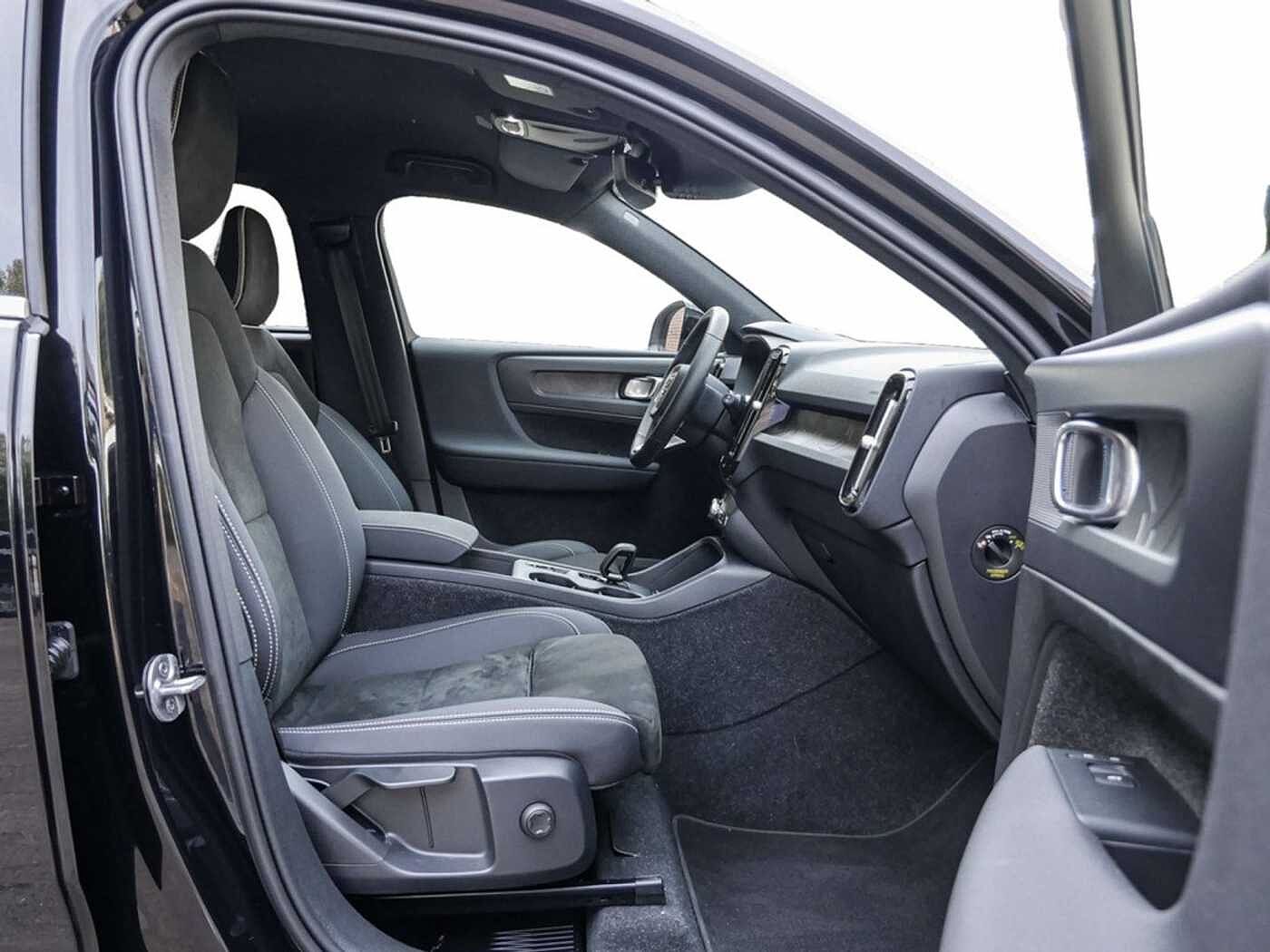 Volvo  T4 Core Recharge Plug-In Hybrid 2WD