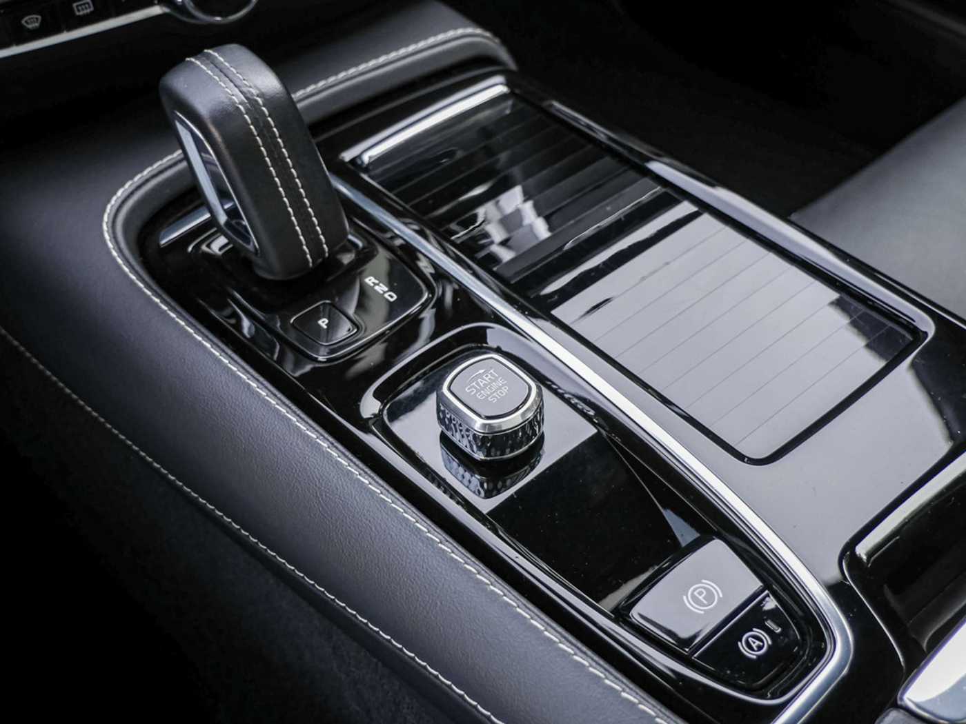 Volvo  T6 R-Design Recharge Plug-In Hybrid AWD