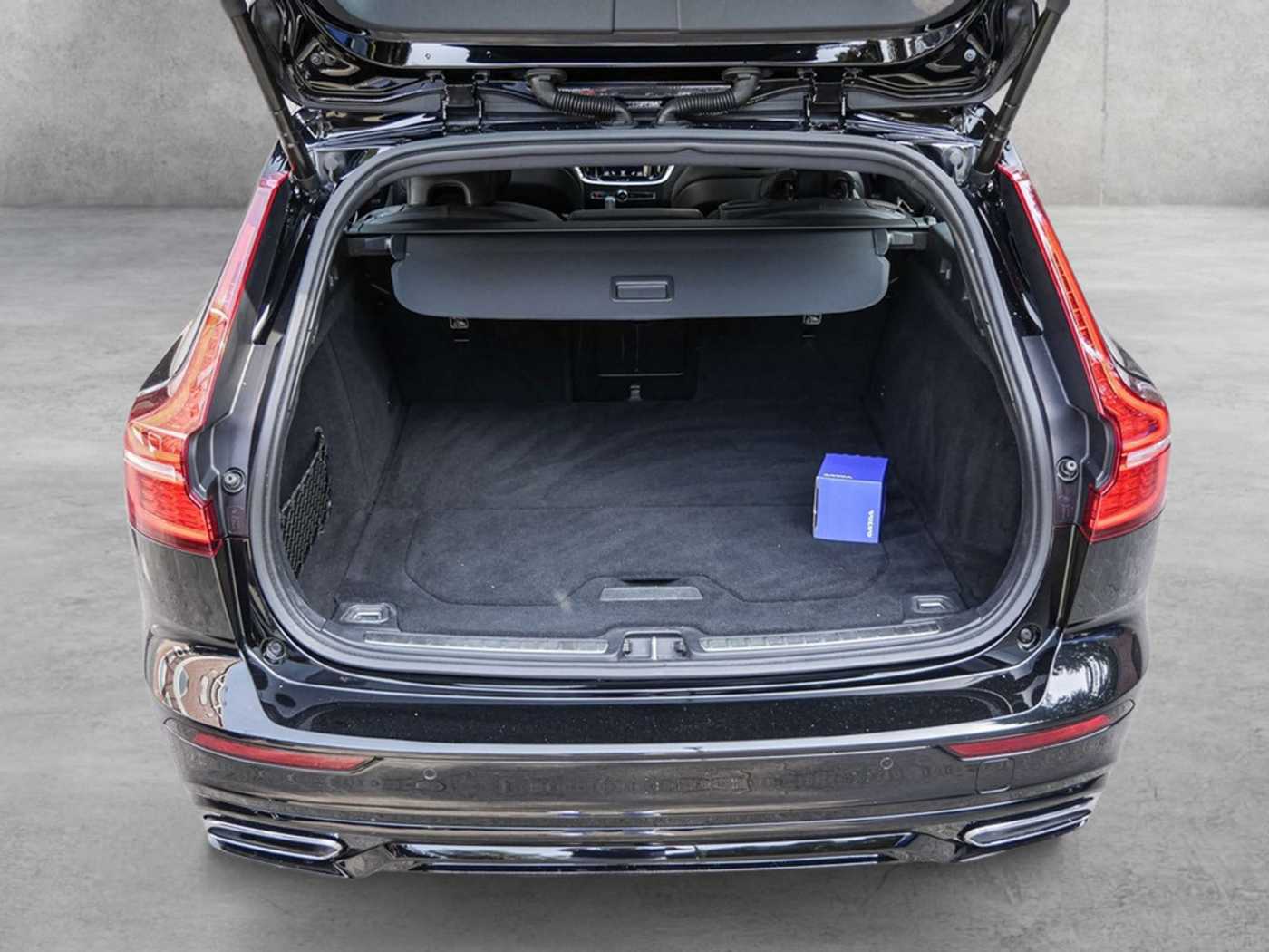 Volvo  T6 R-Design Recharge Plug-In Hybrid AWD