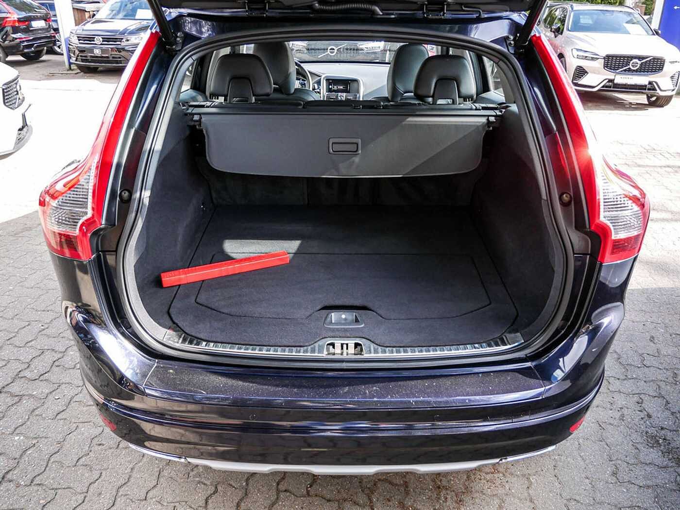 Volvo  D5 AWD Geartronic Summum SHZ FACEL. PANO