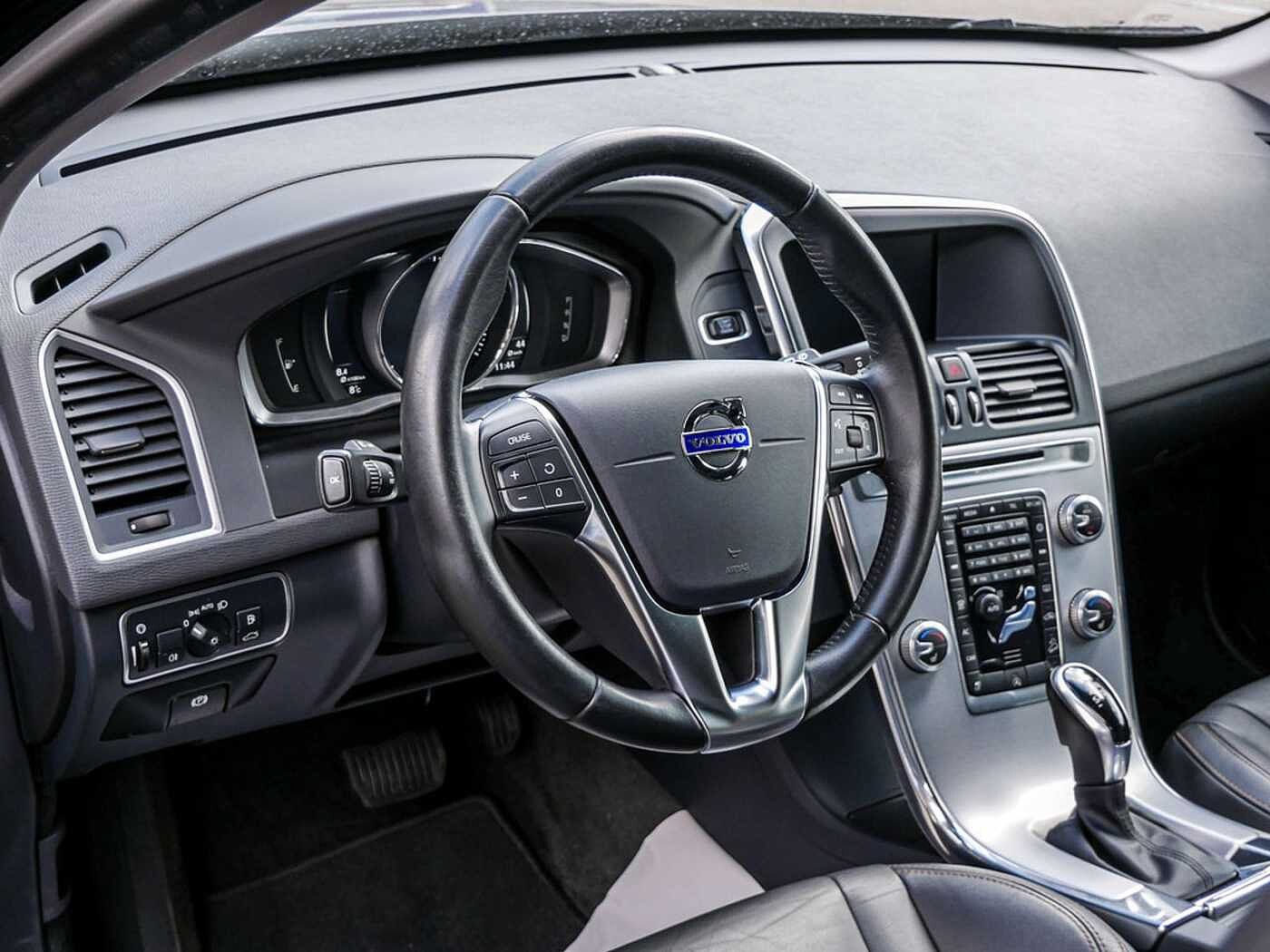 Volvo  D5 AWD Geartronic Summum SHZ FACEL. PANO