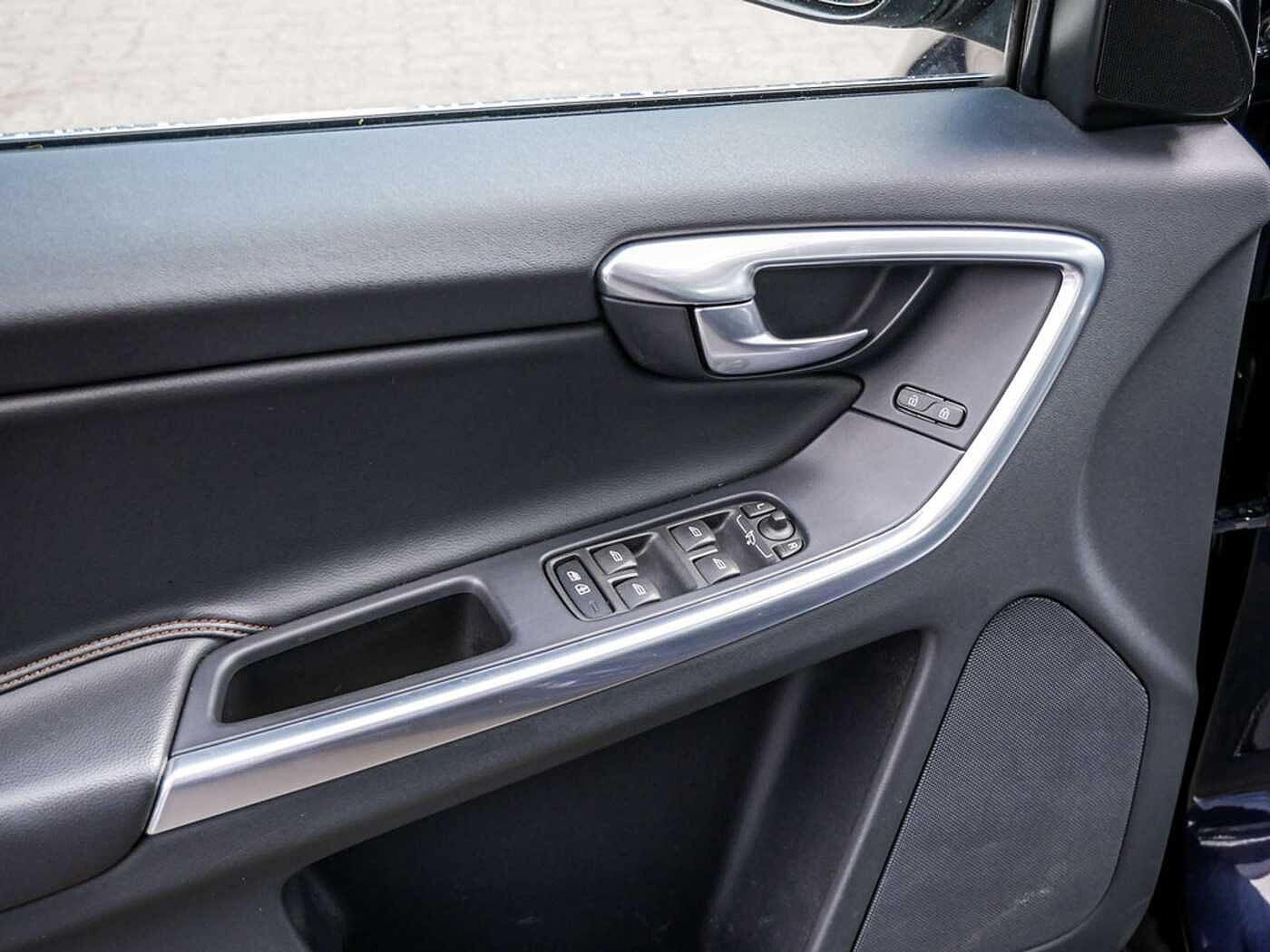 Volvo  D5 AWD Geartronic Summum SHZ FACEL. PANO
