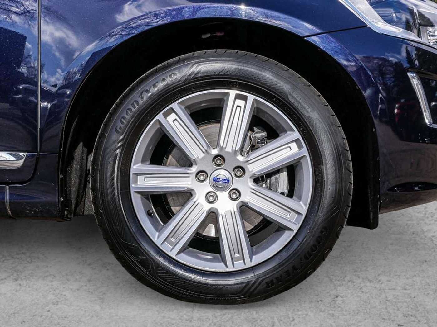 Volvo  D5 AWD Geartronic Summum SHZ FACEL. PANO