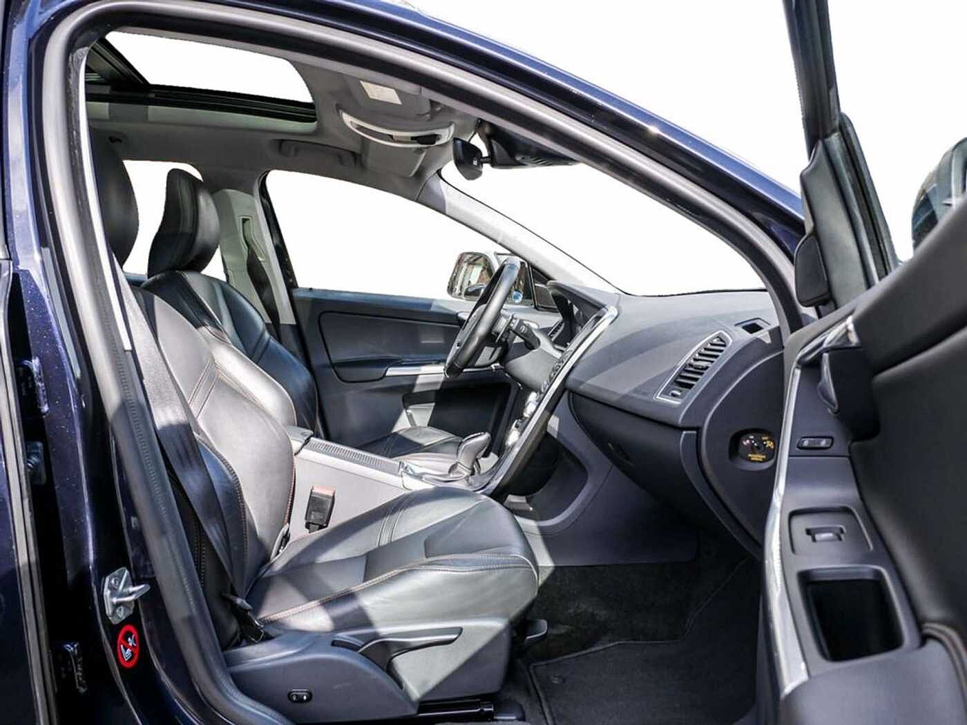 Volvo  D5 AWD Geartronic Summum SHZ FACEL. PANO