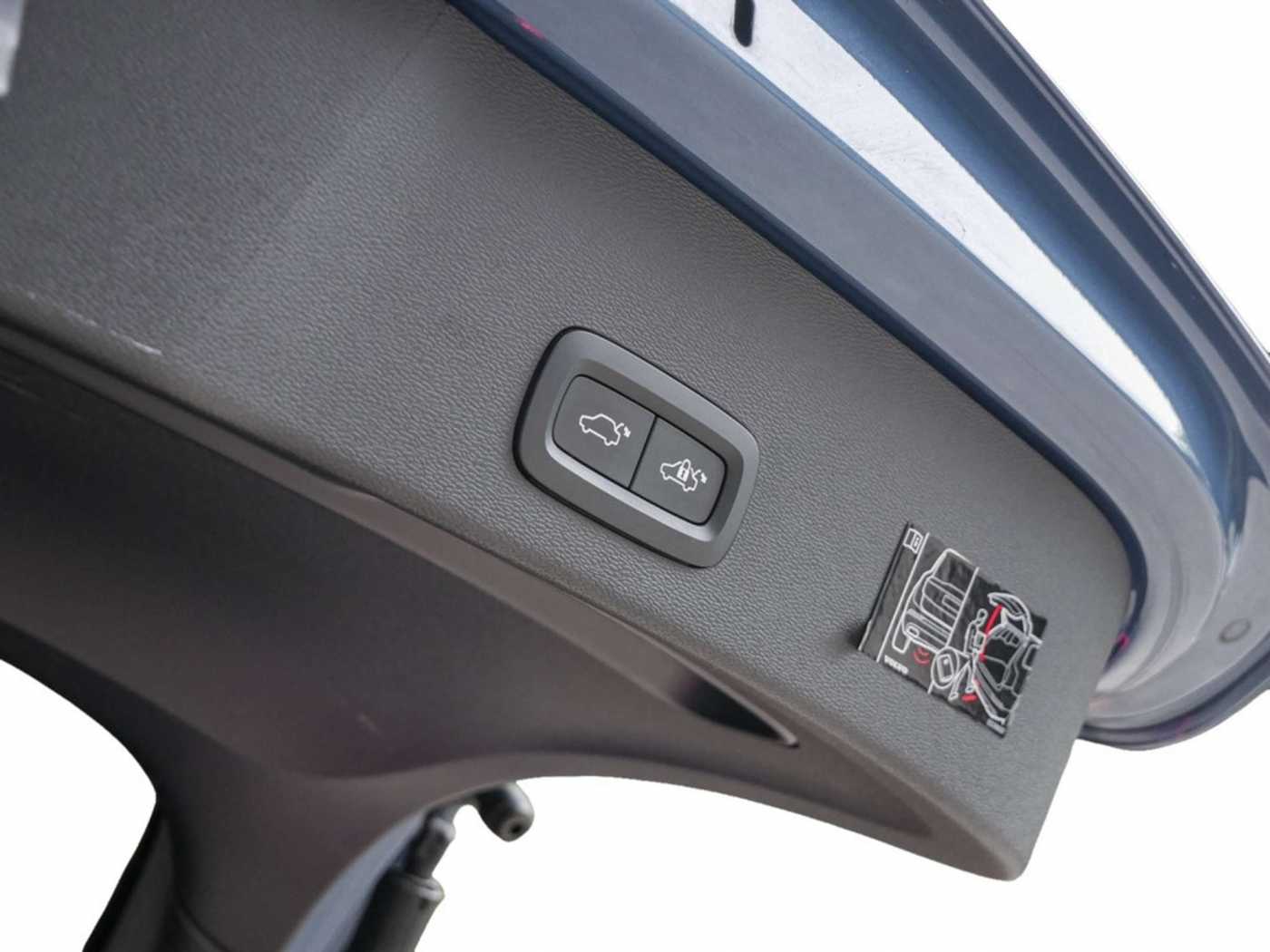 Volvo  1st Edition Recharge Pure Electric AWD