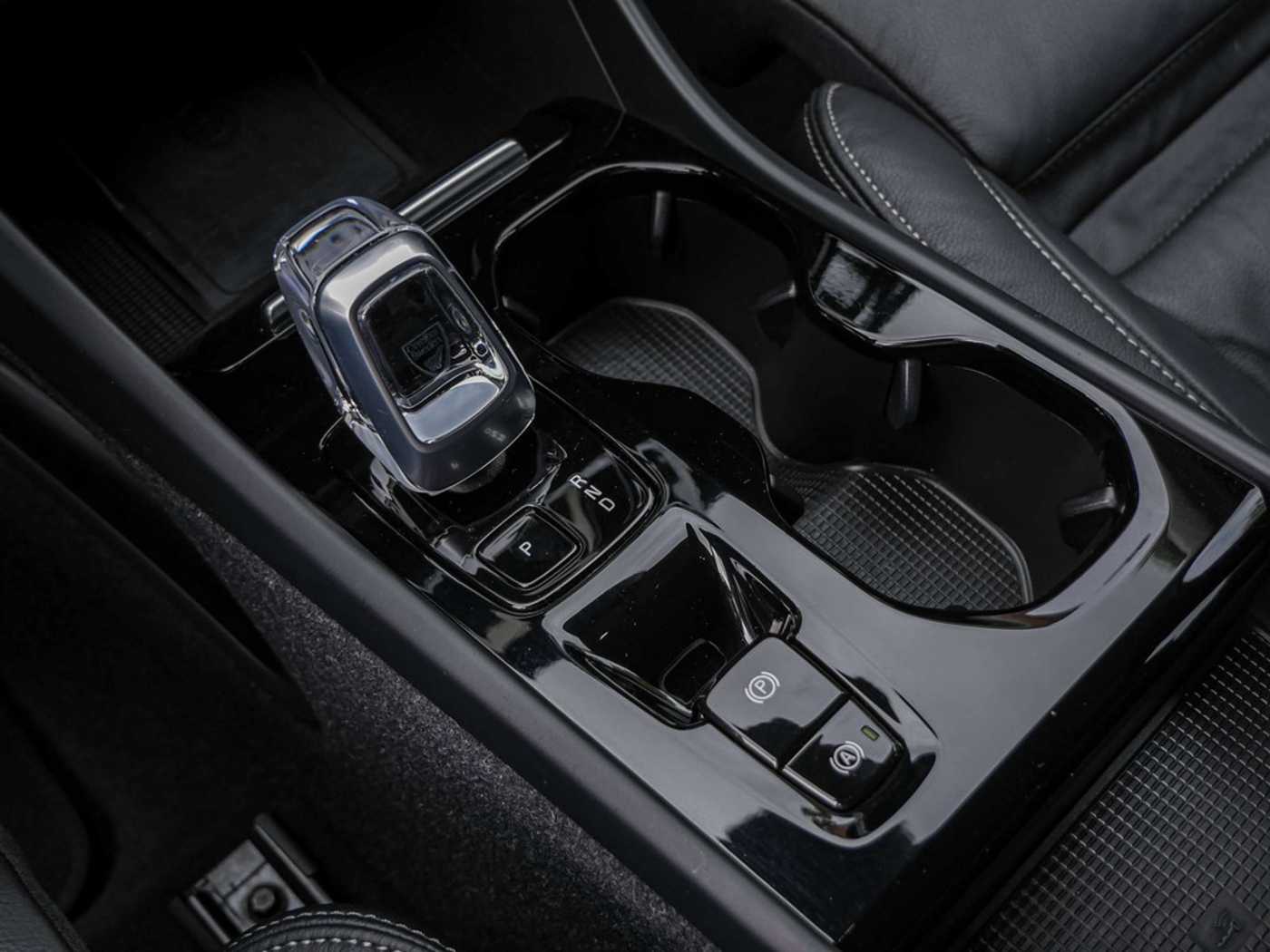 Volvo  T5 Recharge Plug-In Hybrid Plus Dark LED