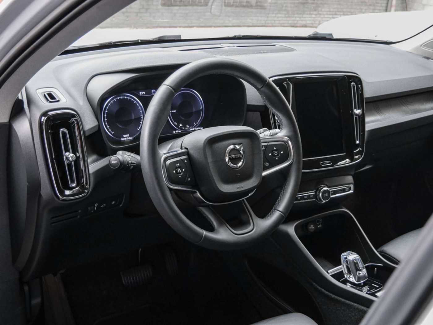 Volvo  T5 Recharge Plug-In Hybrid Plus Dark LED