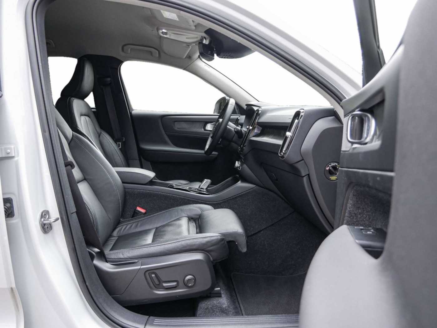 Volvo  T5 Recharge Plug-In Hybrid Plus Dark LED