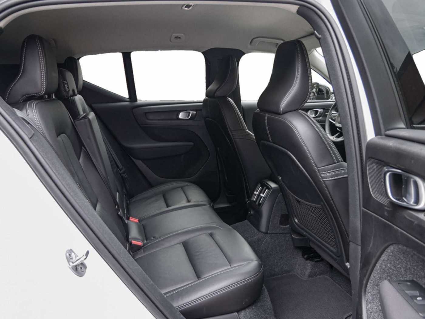 Volvo  T5 Recharge Plug-In Hybrid Plus Dark LED