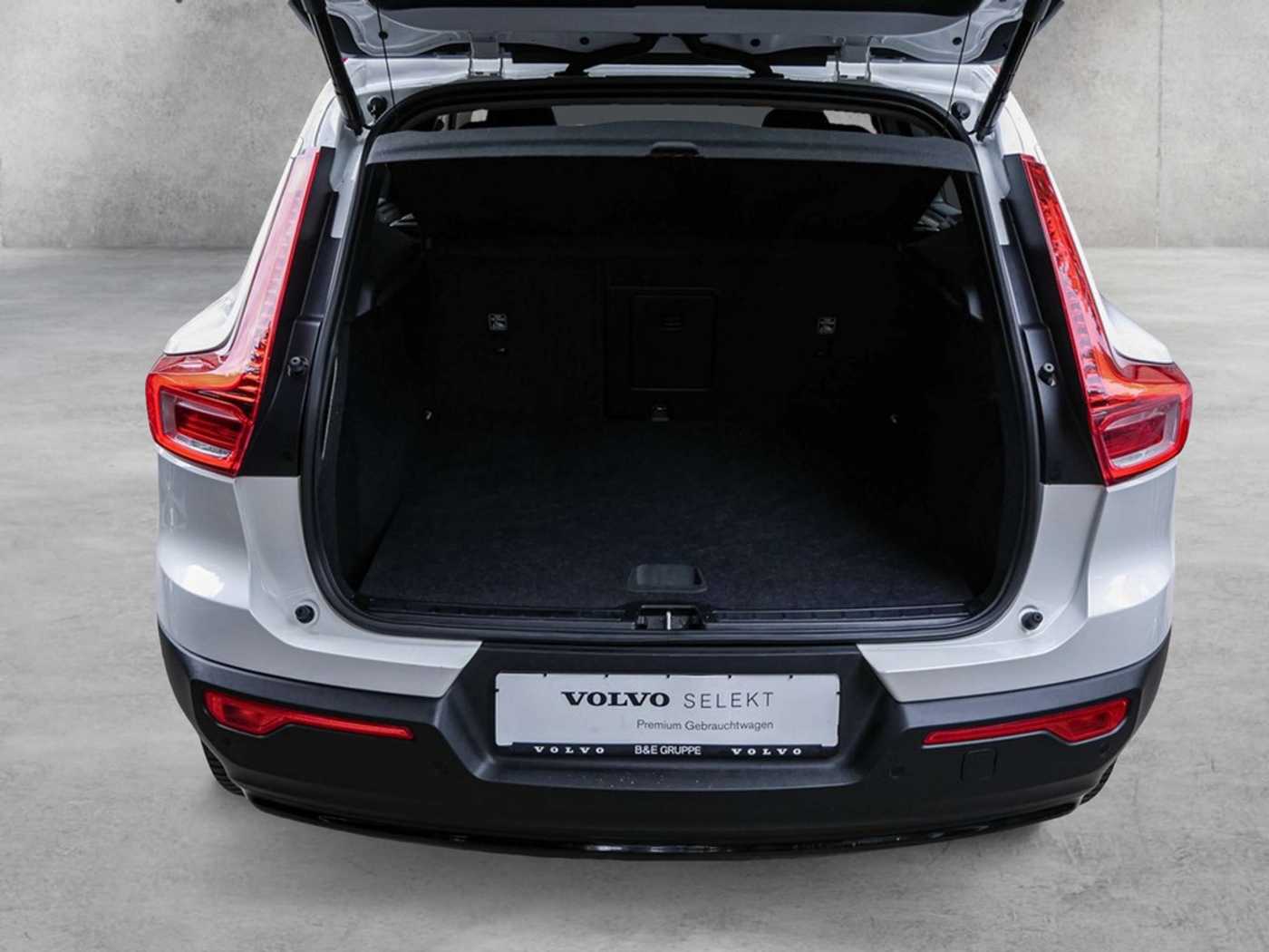 Volvo  T5 Recharge Plug-In Hybrid Plus Dark LED