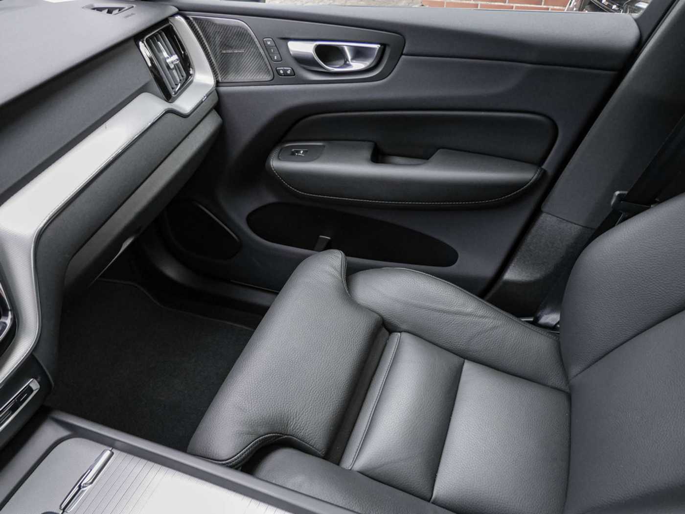 Volvo  T6 AWD Recharge Plug-In Hybrid R-Design