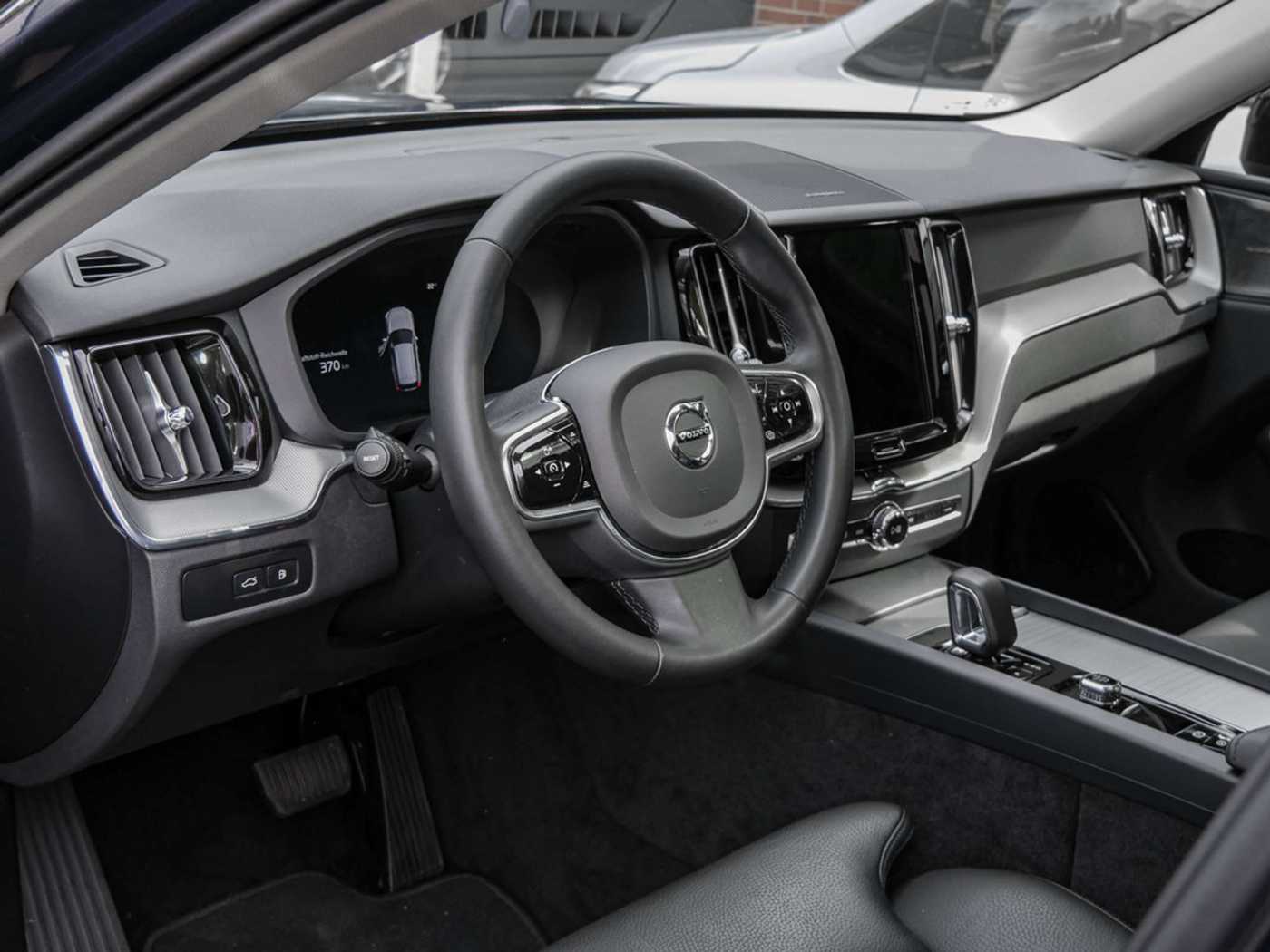 Volvo  T6 AWD Recharge Plug-In Hybrid R-Design