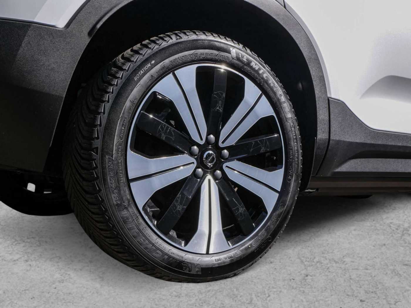 Volvo  Core Recharge Pure Electric AWD NAVI LED