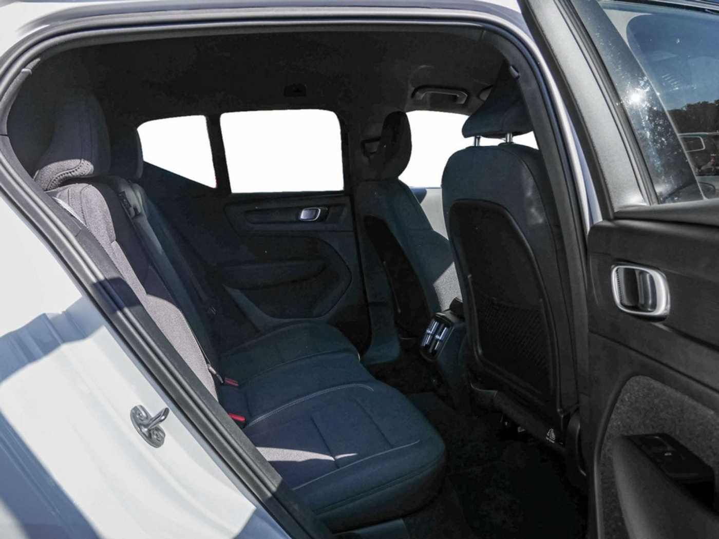 Volvo  Core Recharge Pure Electric AWD NAVI LED