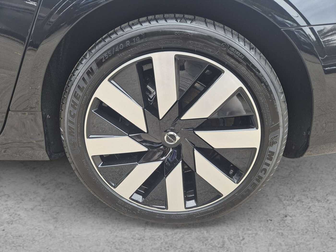 Volvo  T8 Ultimate Dark Recharge Plug-In Hybrid AWD