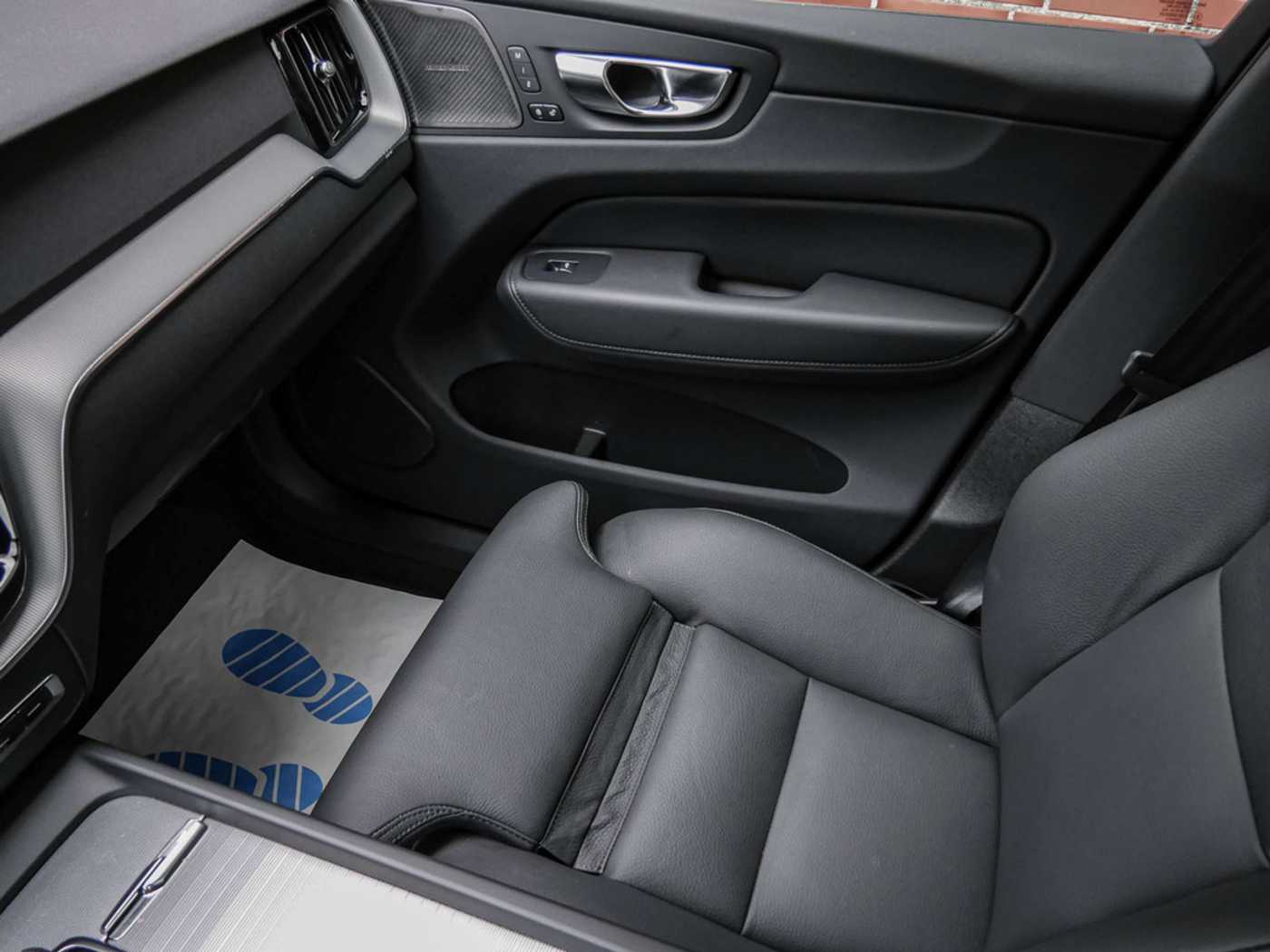 Volvo  T6 Plus Dark Recharge Plug-In Hybrid AWD