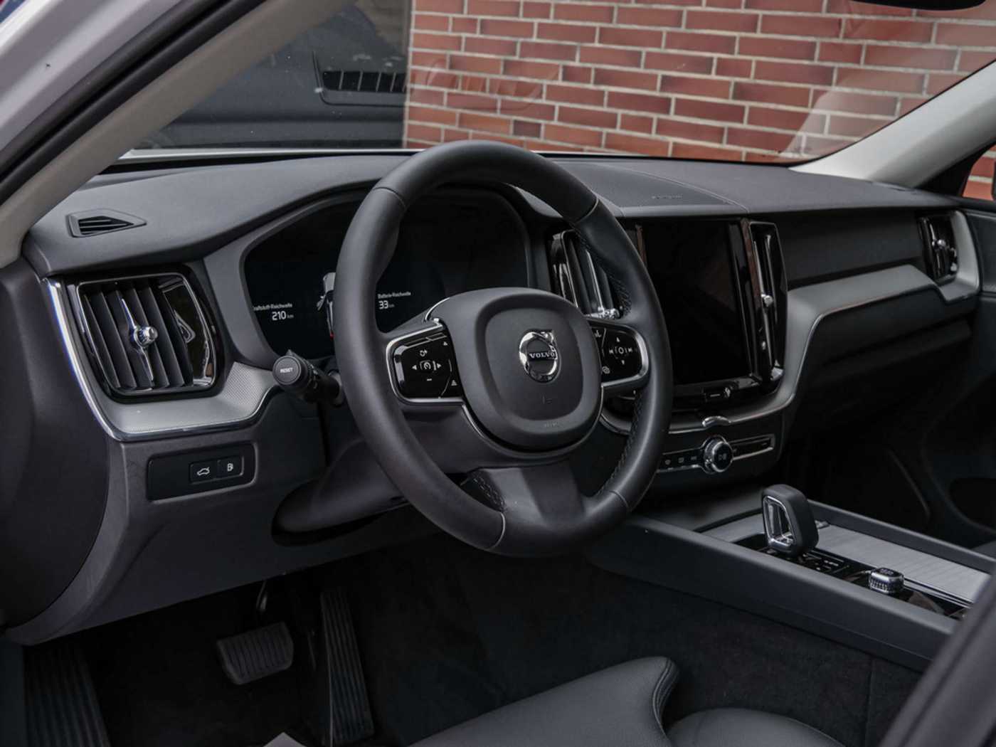 Volvo  T6 Plus Dark Recharge Plug-In Hybrid AWD