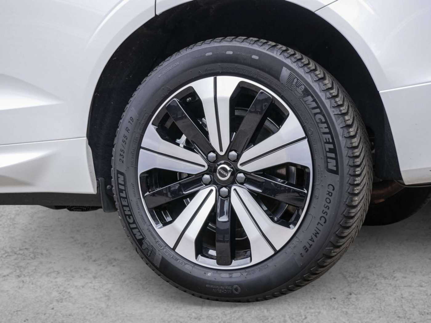 Volvo  T6 Plus Dark Recharge Plug-In Hybrid AWD