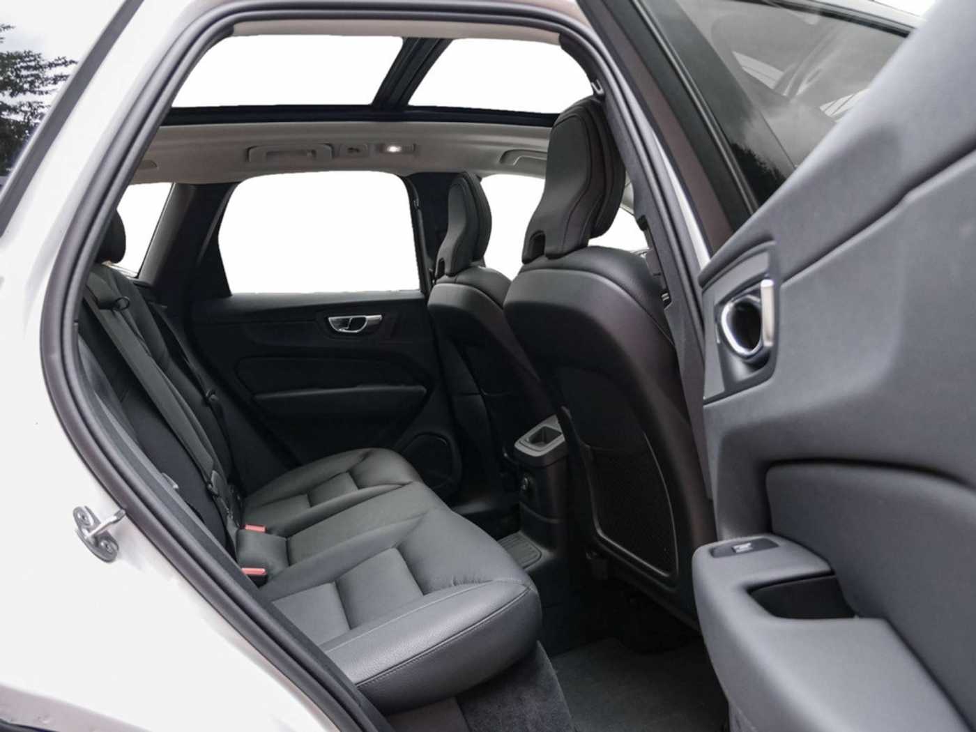 Volvo  T6 Plus Dark Recharge Plug-In Hybrid AWD