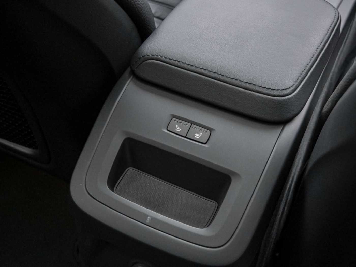 Volvo  T6 Plus Dark Recharge Plug-In Hybrid AWD