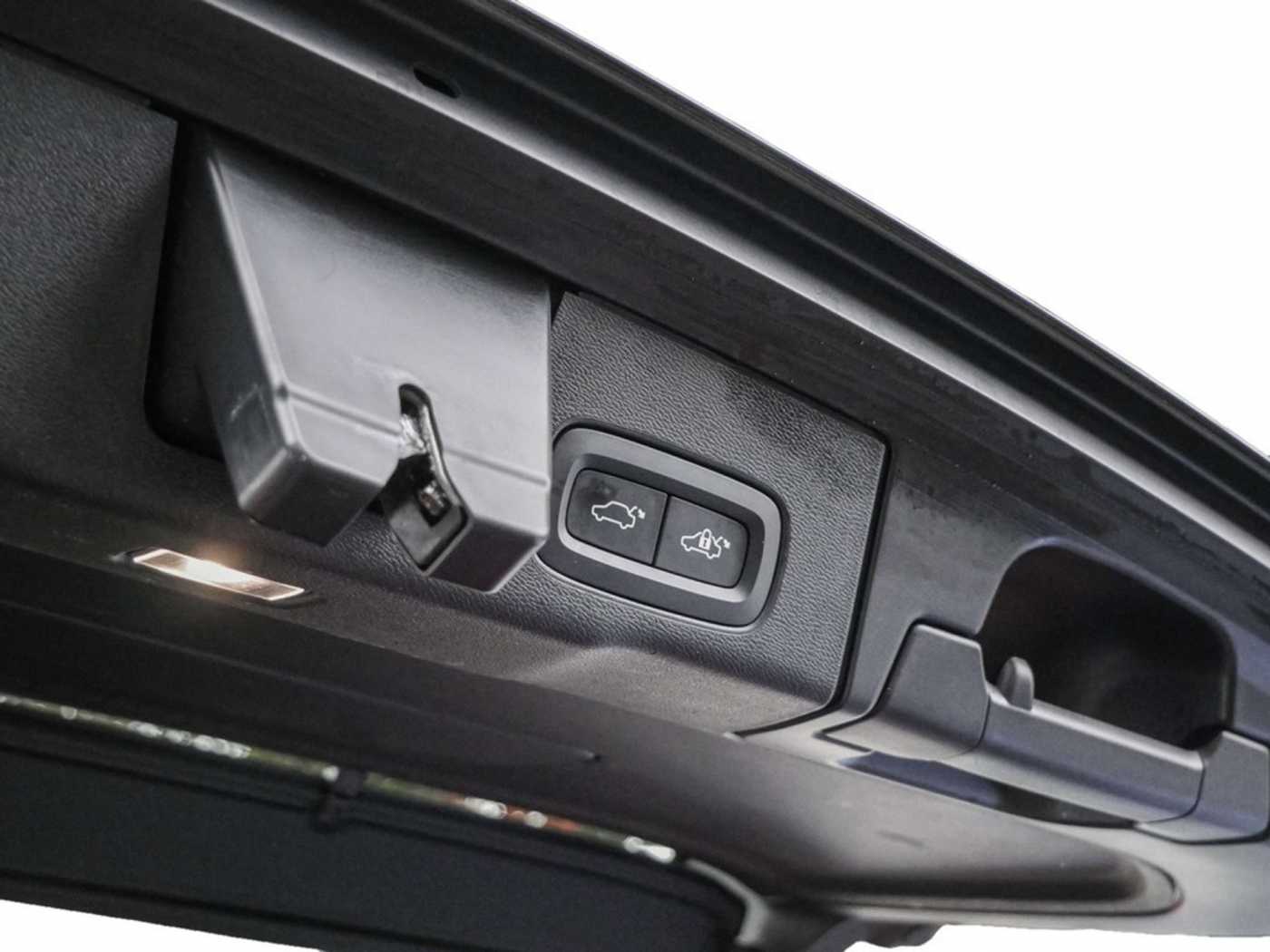 Volvo  T6 Inscription Expression Recharge Plug-In Hybrid AWD