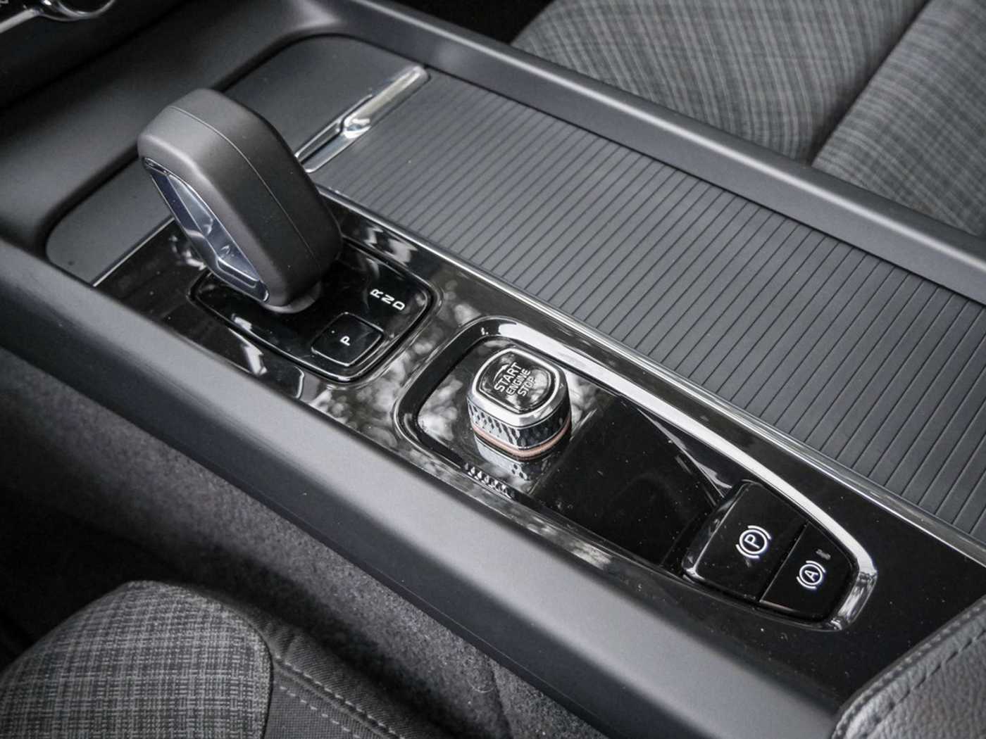 Volvo  T6 Inscription Expression Recharge Plug-In Hybrid AWD