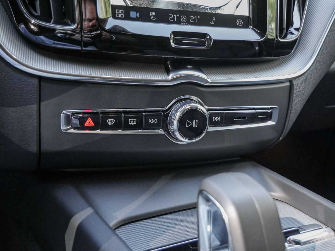 Volvo  T8 Plus Dark Recharge Plug-In Hybrid AWD