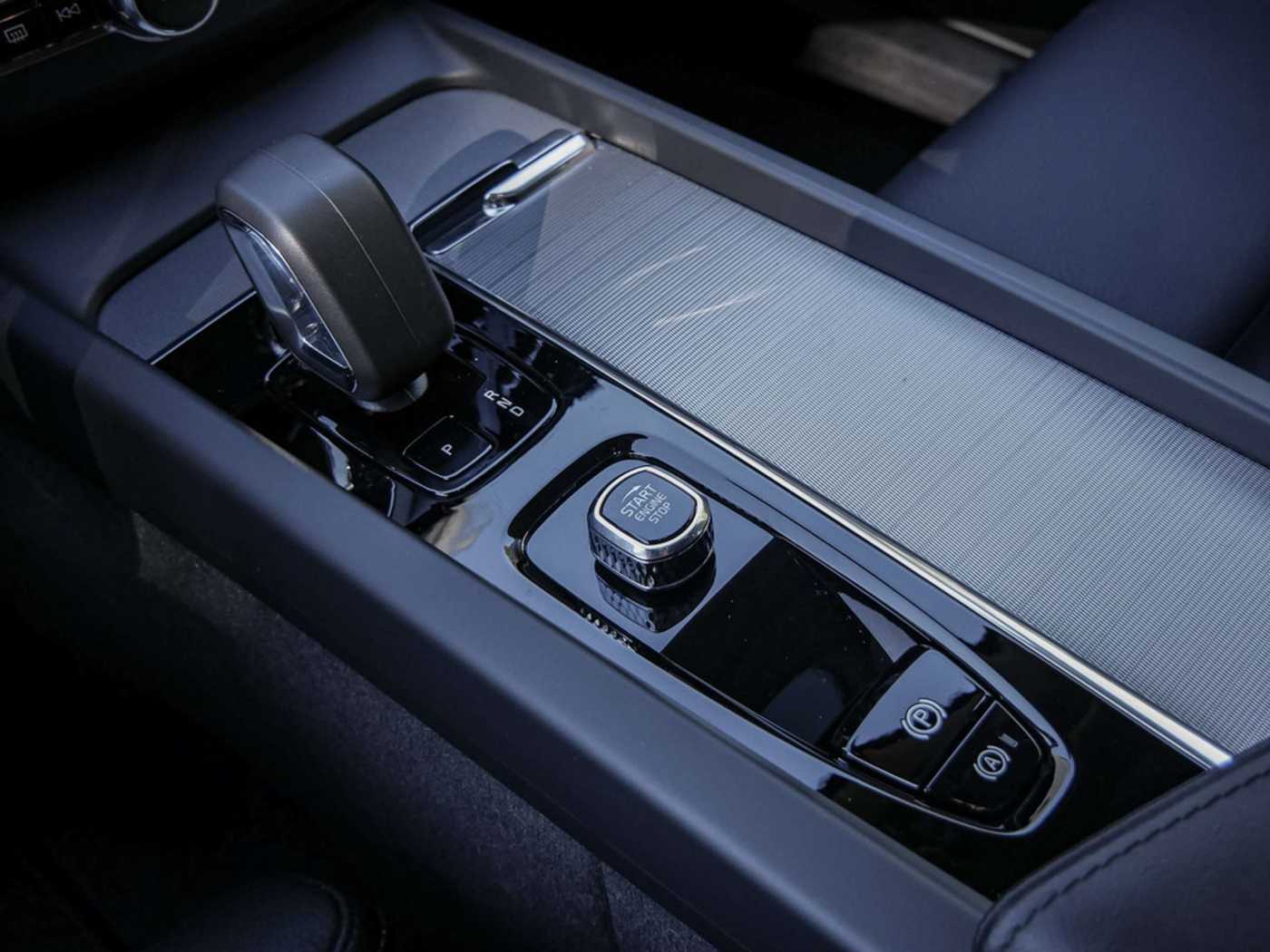 Volvo  T8 Plus Dark Recharge Plug-In Hybrid AWD
