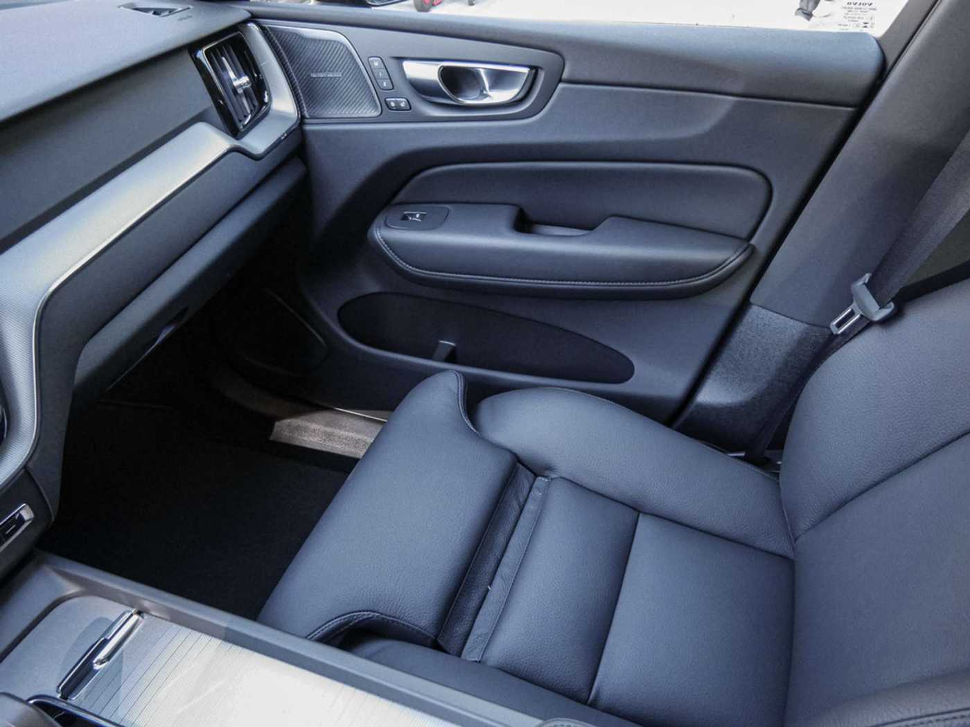 Volvo  T8 Plus Dark Recharge Plug-In Hybrid AWD