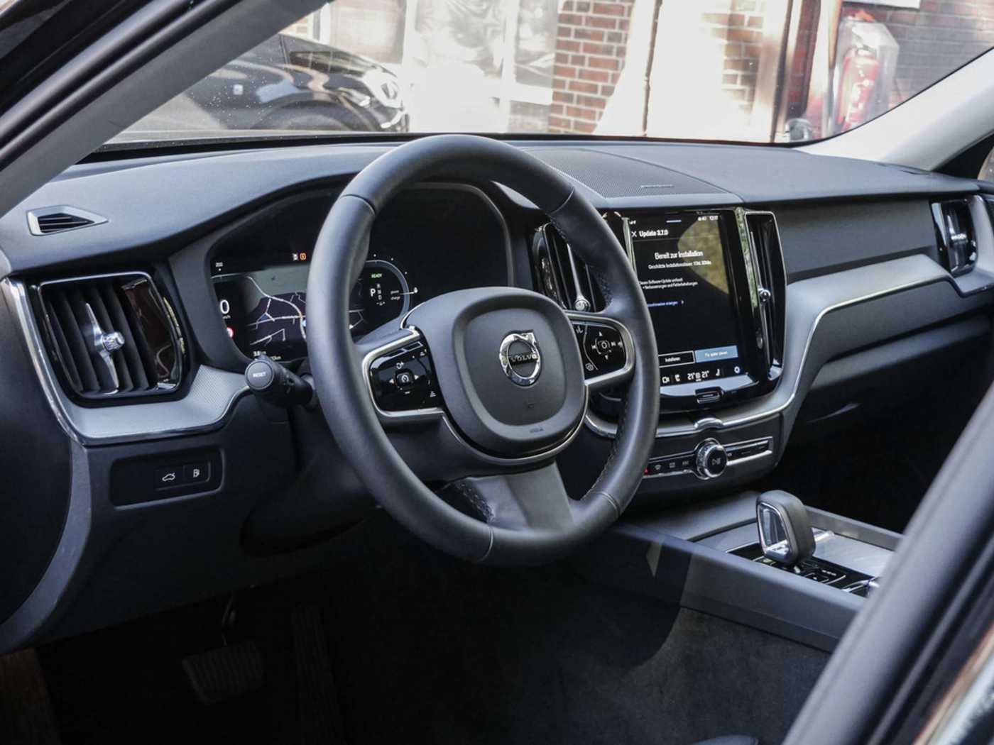 Volvo  T8 Plus Dark Recharge Plug-In Hybrid AWD