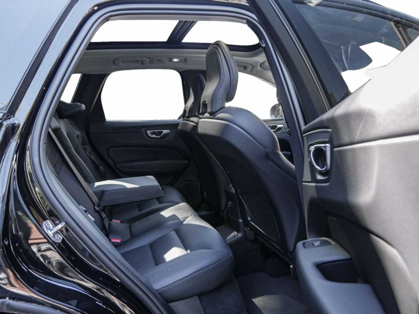Volvo  T8 Plus Dark Recharge Plug-In Hybrid AWD