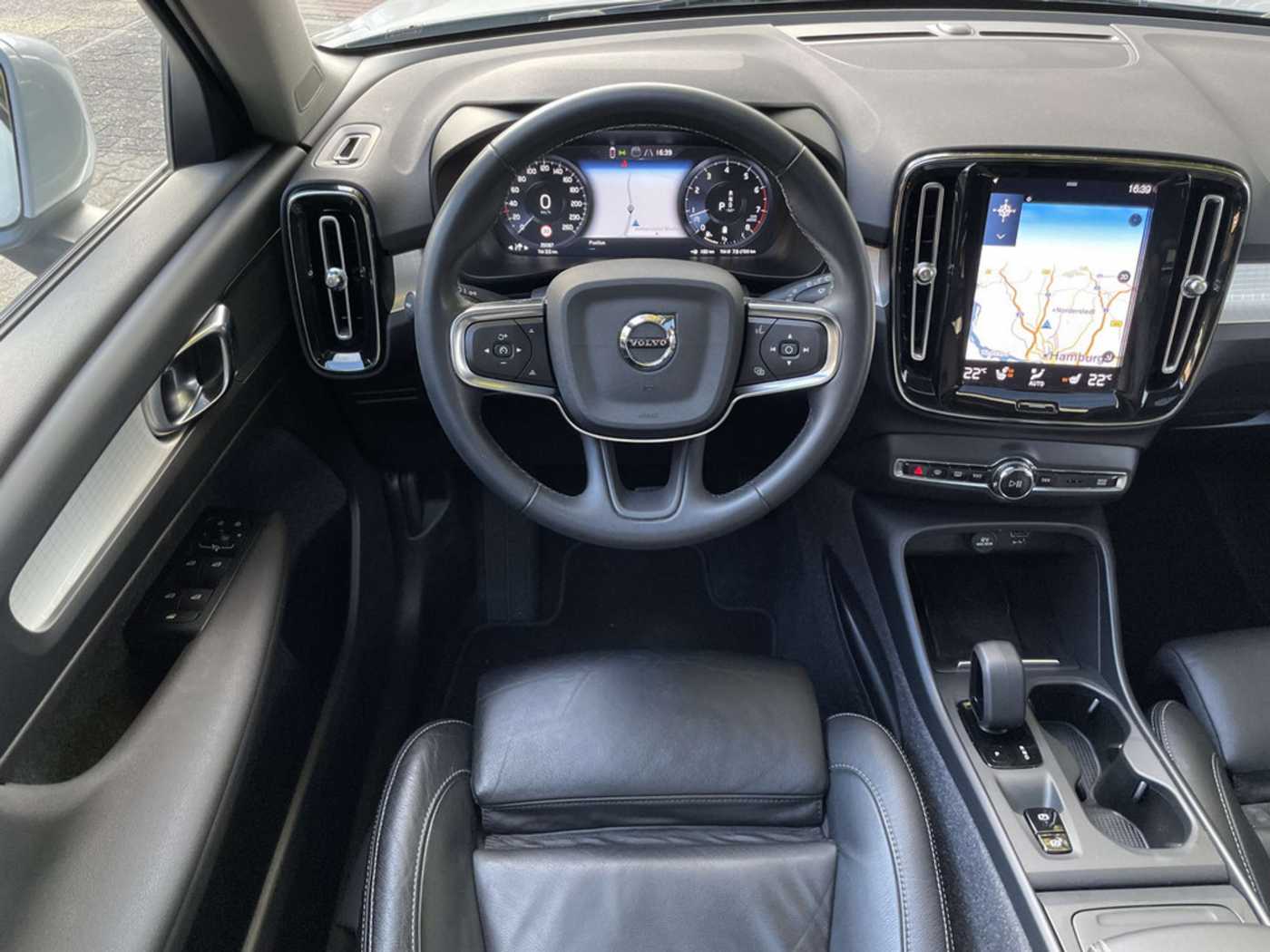 Volvo  B4 Geartronic Momentum Pro SHZ W-LAN LED