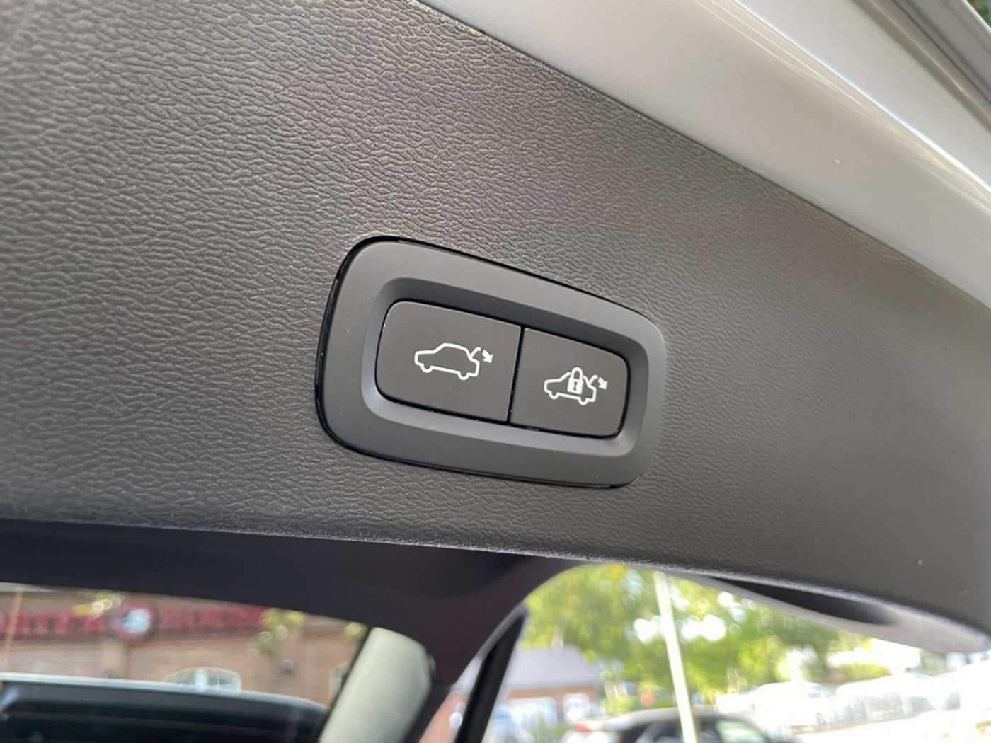 Volvo  B4 Geartronic Momentum Pro SHZ W-LAN LED