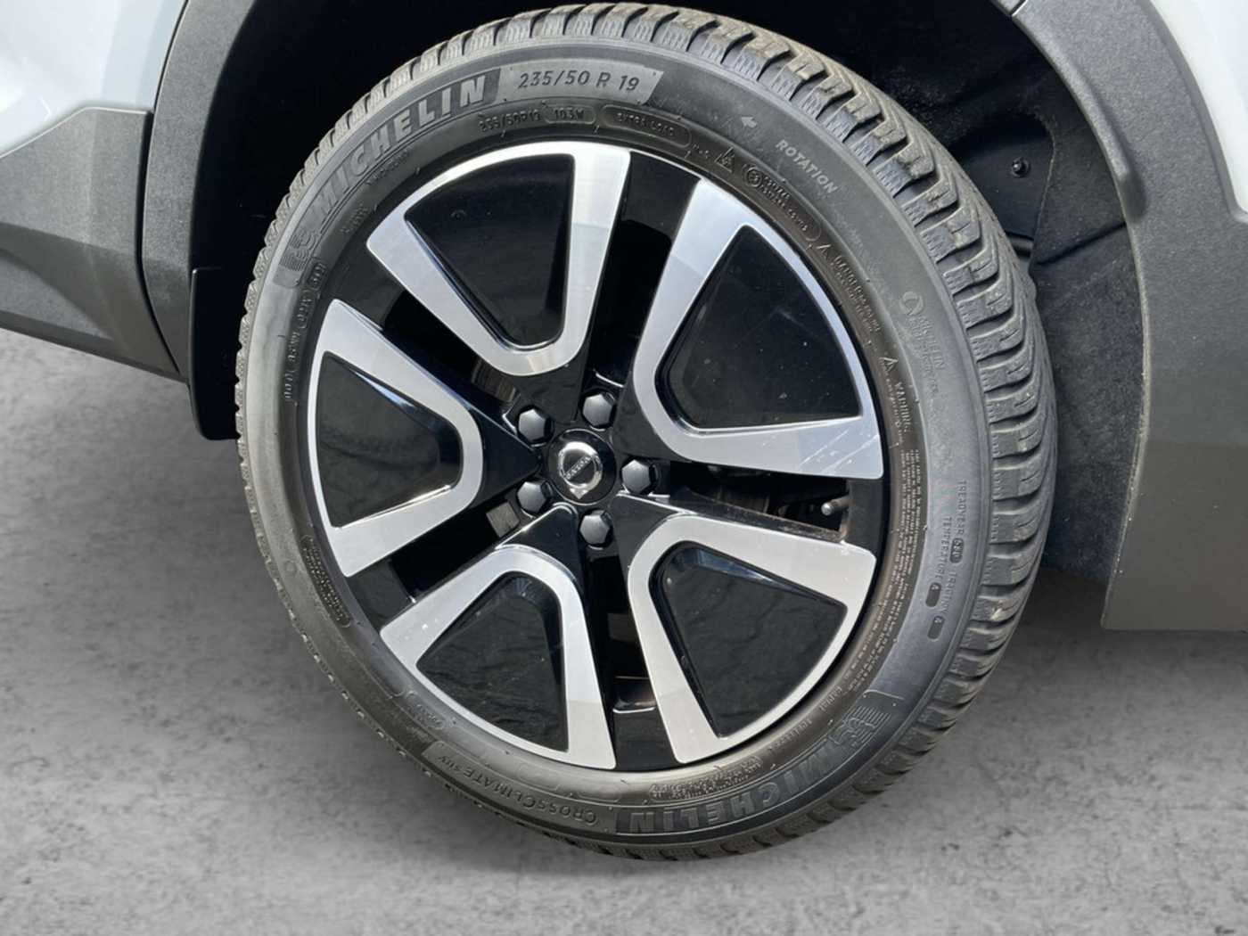 Volvo  B4 Geartronic Momentum Pro SHZ W-LAN LED
