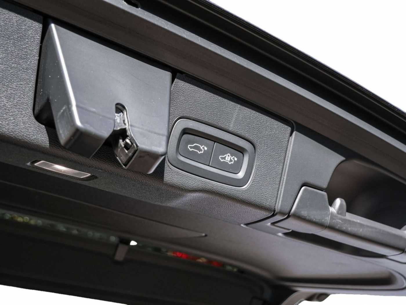 Volvo  T8 AWD Recharge Plus Dark Plug-In Hybrid