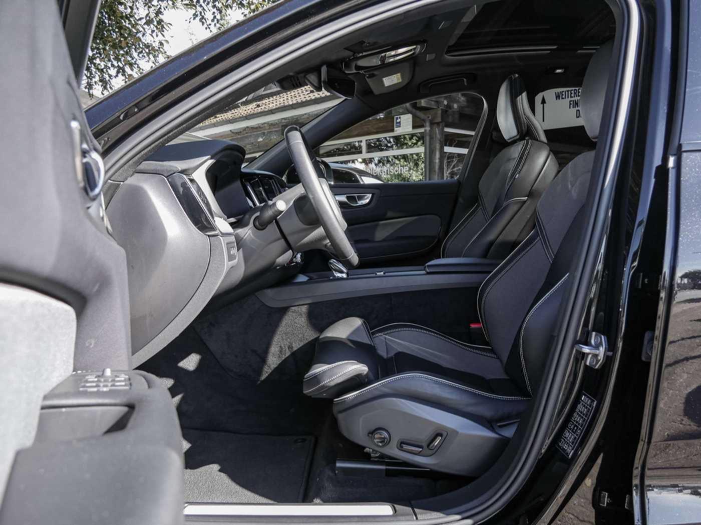 Volvo  T8 AWD Recharge Plus Dark Plug-In Hybrid