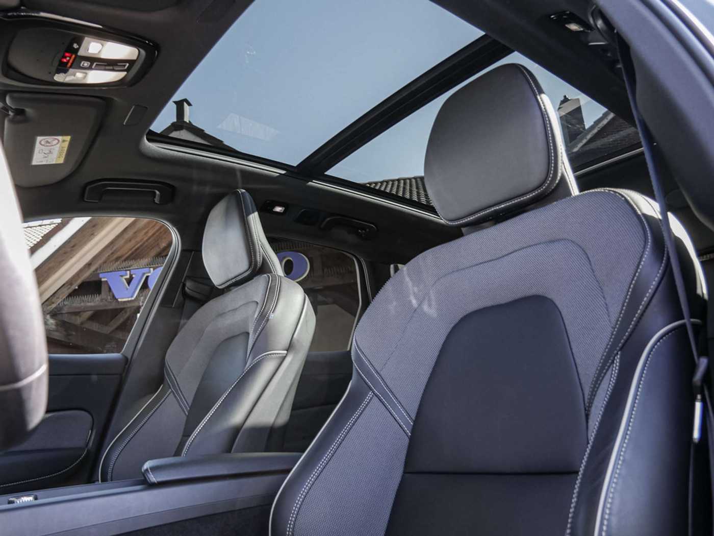 Volvo  T8 AWD Recharge Plus Dark Plug-In Hybrid