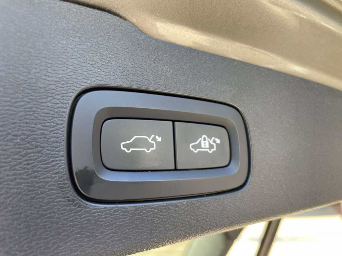 Volvo  T6 Plus Bright Recharge Plug-In Hybrid AWD