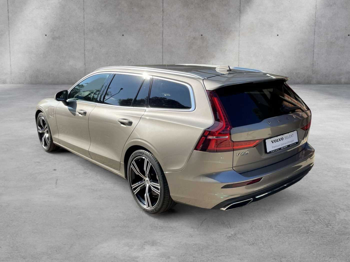 Volvo  T6 Plus Bright Recharge Plug-In Hybrid AWD
