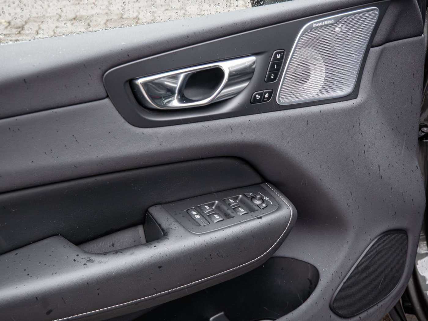 Volvo  T6 AWD R-Design Plug-In Hybrid AHK | B&W | LUFTFAHRWERK | ACC | PANORAMA