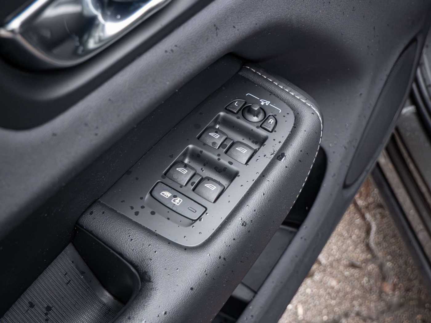 Volvo  T6 AWD R-Design Plug-In Hybrid AHK | B&W | LUFTFAHRWERK | ACC | PANORAMA