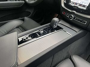 Volvo  T6 AWD Recharge Plug-In Hybrid Plus Dark